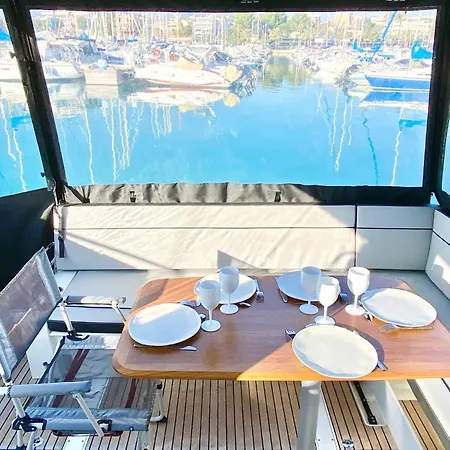 Bateau Njoy Úszó hotel *