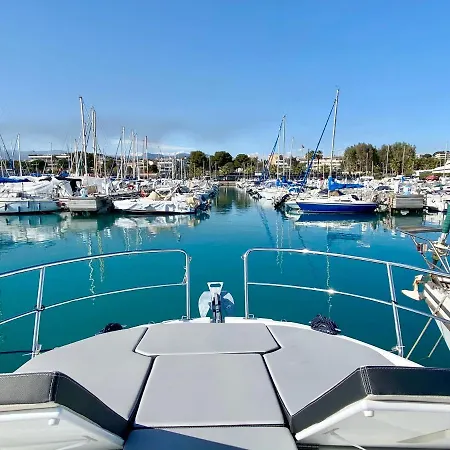 Bateau Njoy Úszó hotel *